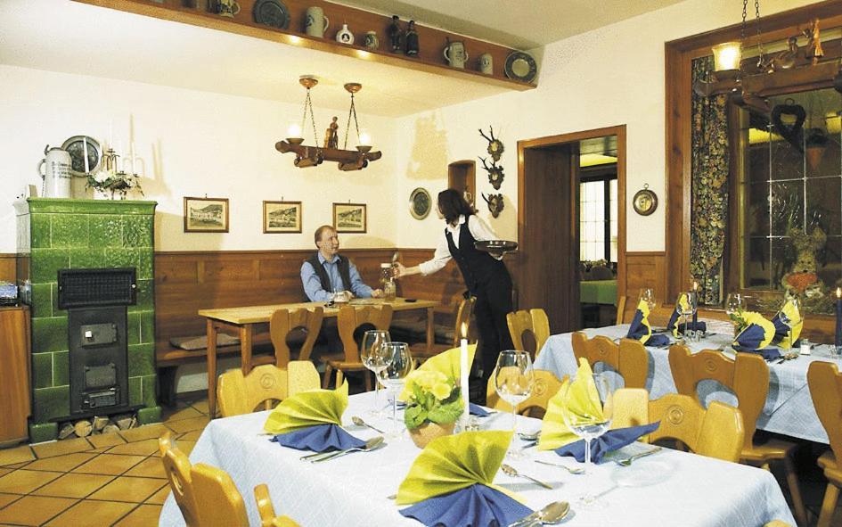 Gasthaus Merkel Hotel Бад-Бернек  Экстерьер фото