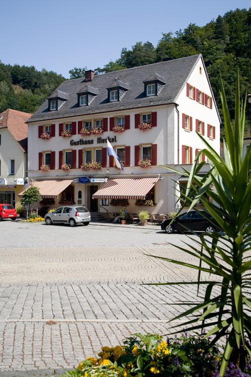 Gasthaus Merkel Hotel Бад-Бернек  Экстерьер фото